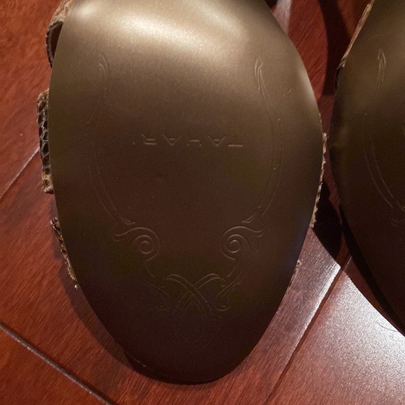 Tahari Tan snake Giselle sandals - Picture 7 of 8